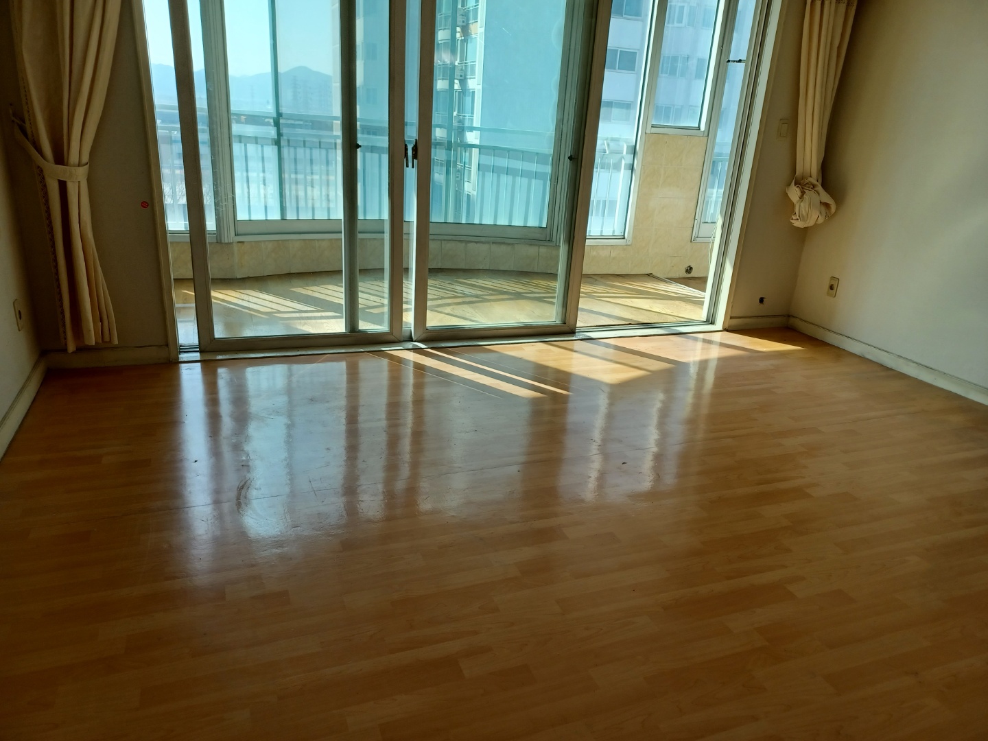 2950055133_zcojJNZP_5cb00e049a9677717bb69326de591f134907426a.jpg 이미지크게보기